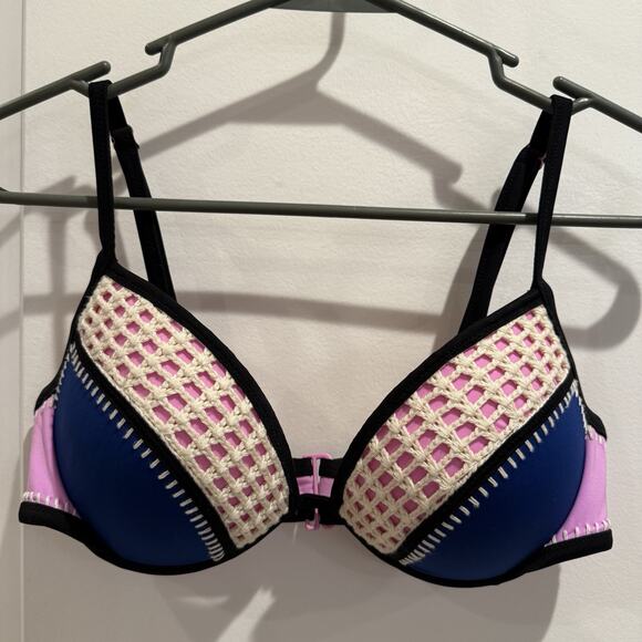 Victoria Secret Multi Crochet Stitched Fabulous 34D Swimsuit Bikini Beach NWOT - Picture 1 of 6